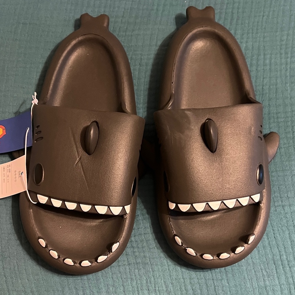 Shark Flip Flops size 10